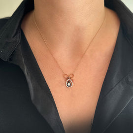 0.29 Karat Elmas Fiyonk Detaylı Kolye