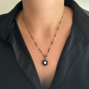 0.85 Karat Elmas Çiçek Kolye