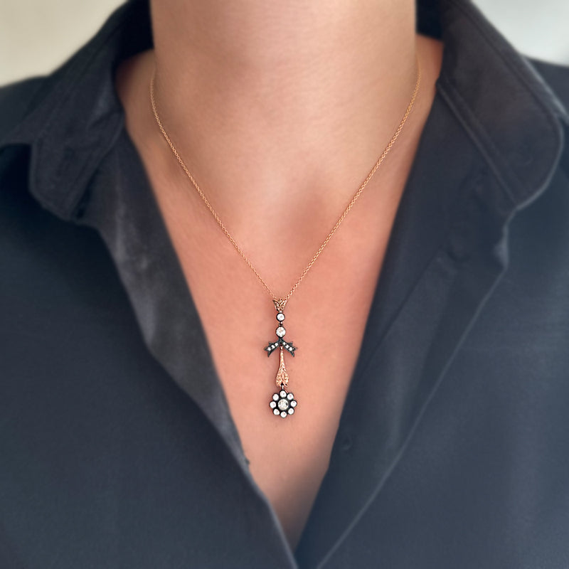 0.58 Karat Elmas Sallantılı Kolye
