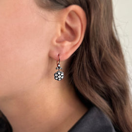 1.21 Karat Elmas Sallantılı Gül Küpe