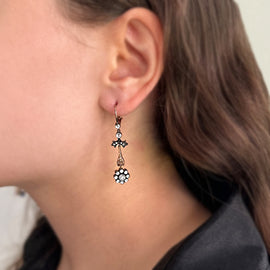 1.07 Karat Elmas Sallantılı Gül Küpe