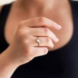 14 Ayar Altın Beyaz Sedefli Yonca Yüzük